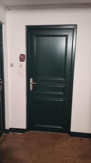Appartement Haussmannian Elegance Close To Montmartre Parijs
